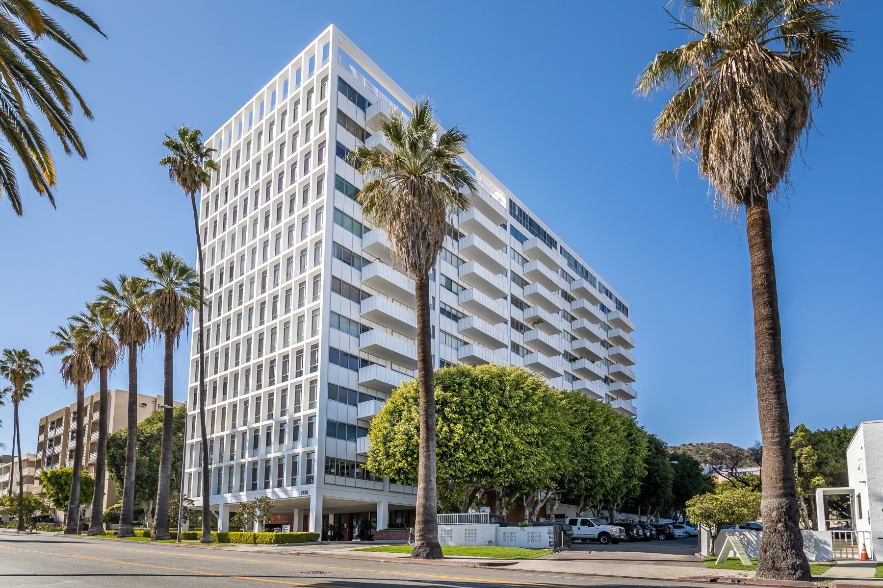  7135 Hollywood BLVD - 物件實景