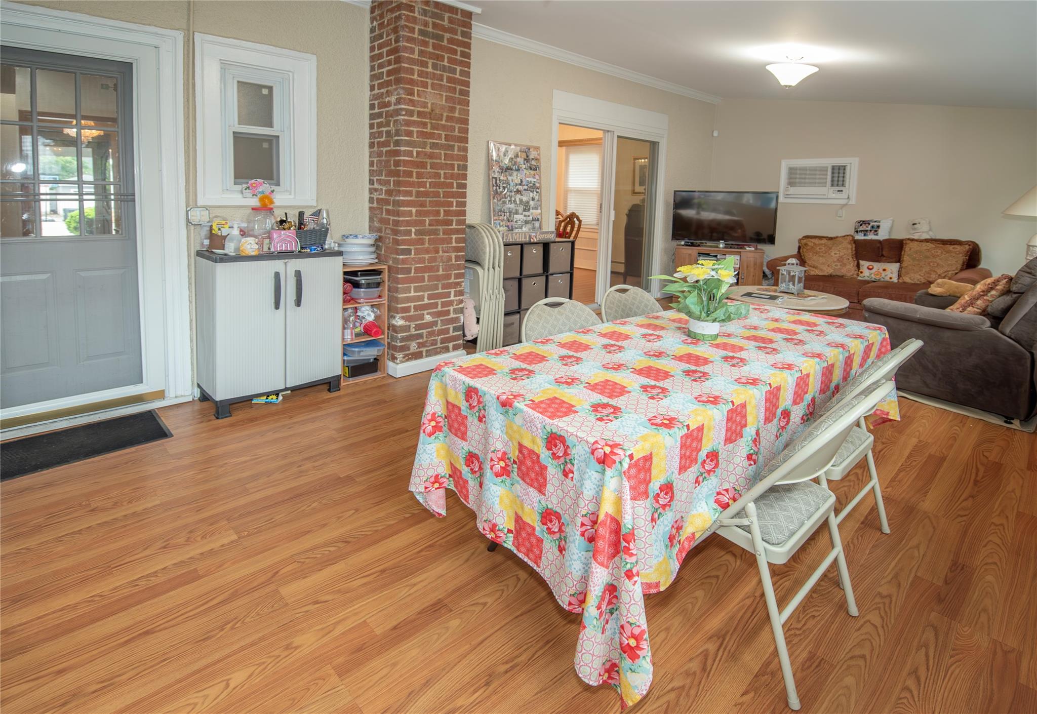 Woodmere, New York, 11598, United States, 3 Bedrooms Bedrooms, ,2 BathroomsBathrooms,Residential,For Sale,1839010