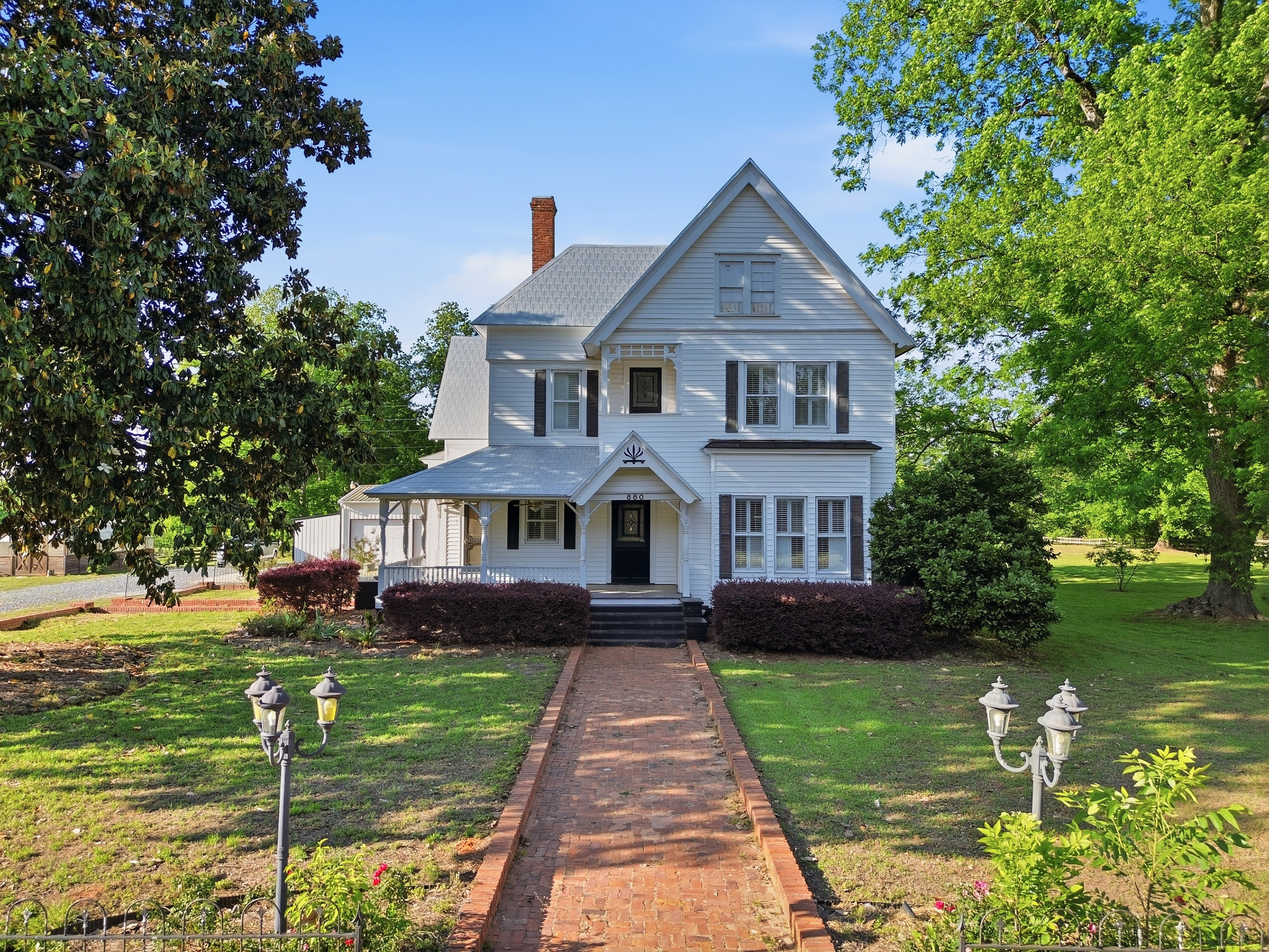  Beautifully Updated Farmhouse, Perfectly Situated on Five Acres - 物件實景