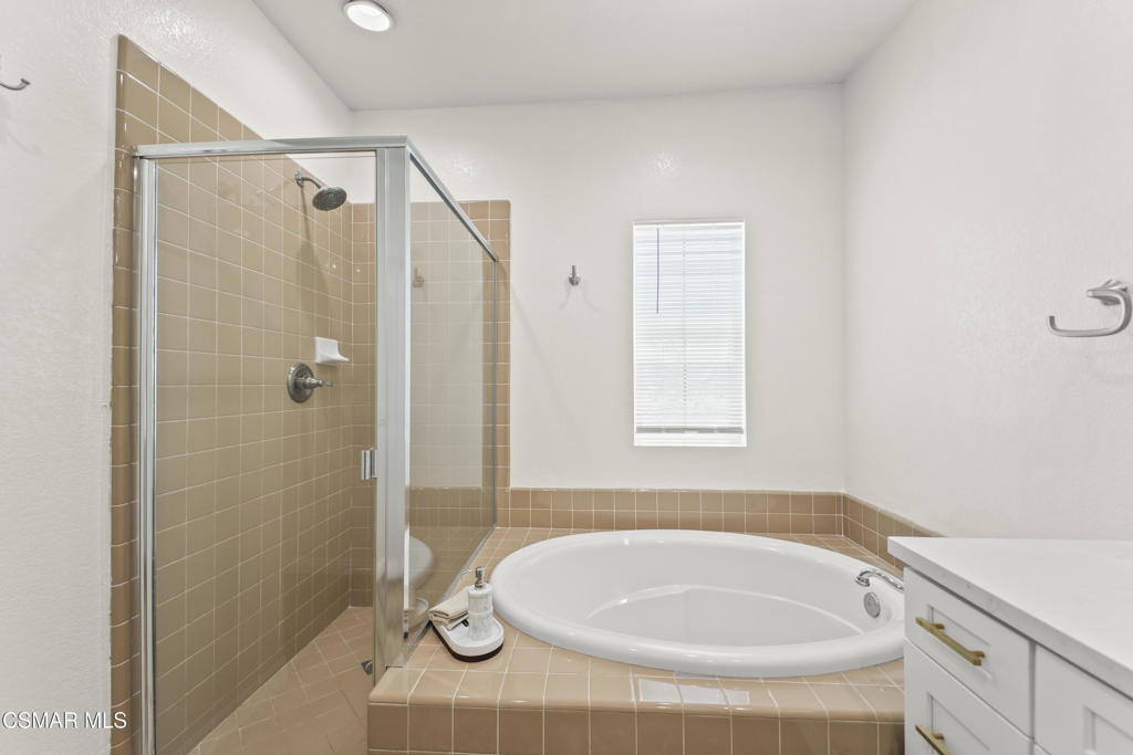 Newbury Park, California, 91320, United States, 3 Bedrooms Bedrooms, ,3 BathroomsBathrooms,Residential,For Sale,1923498