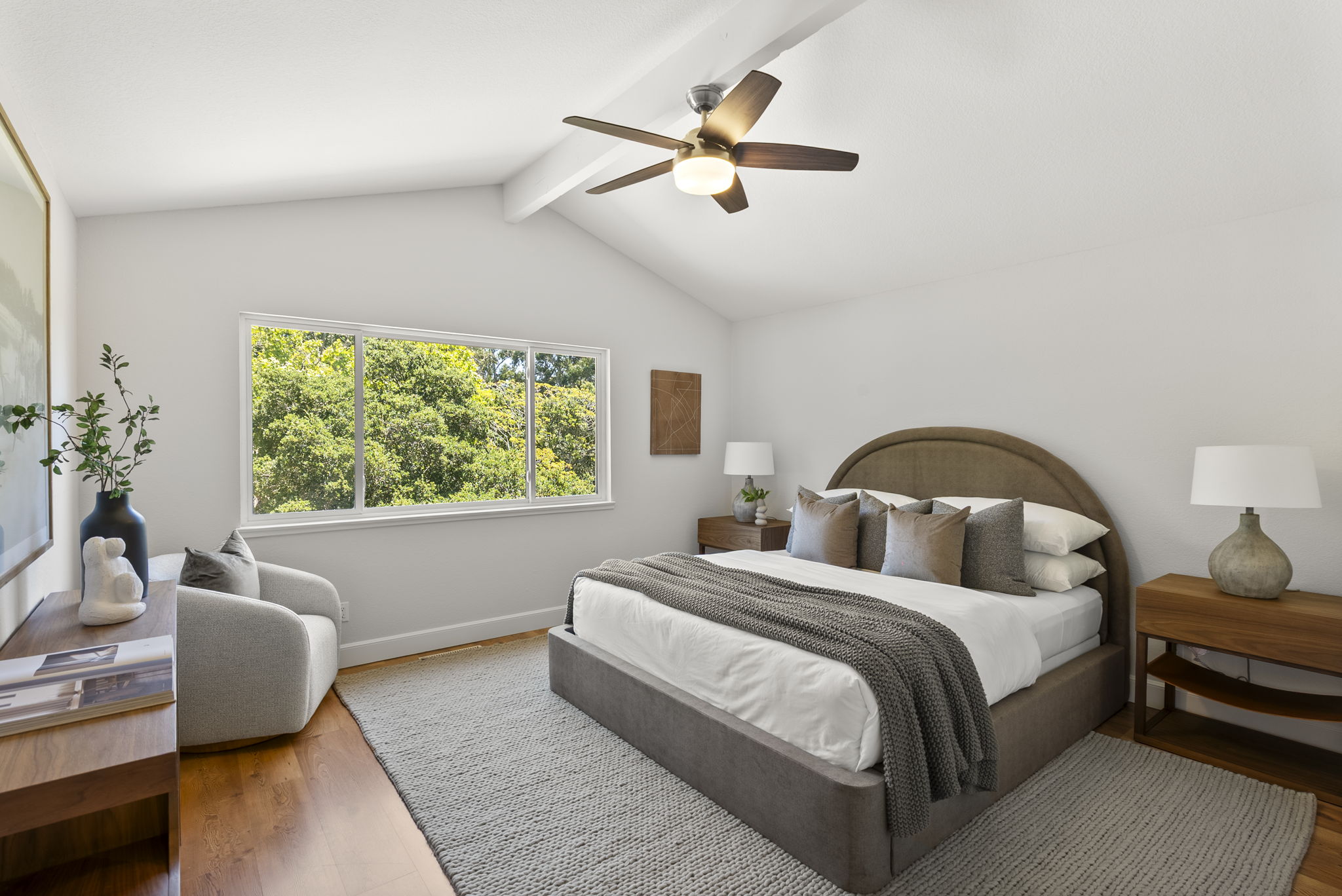  Expansive Residence in Millbrae Highlands - 物件實景