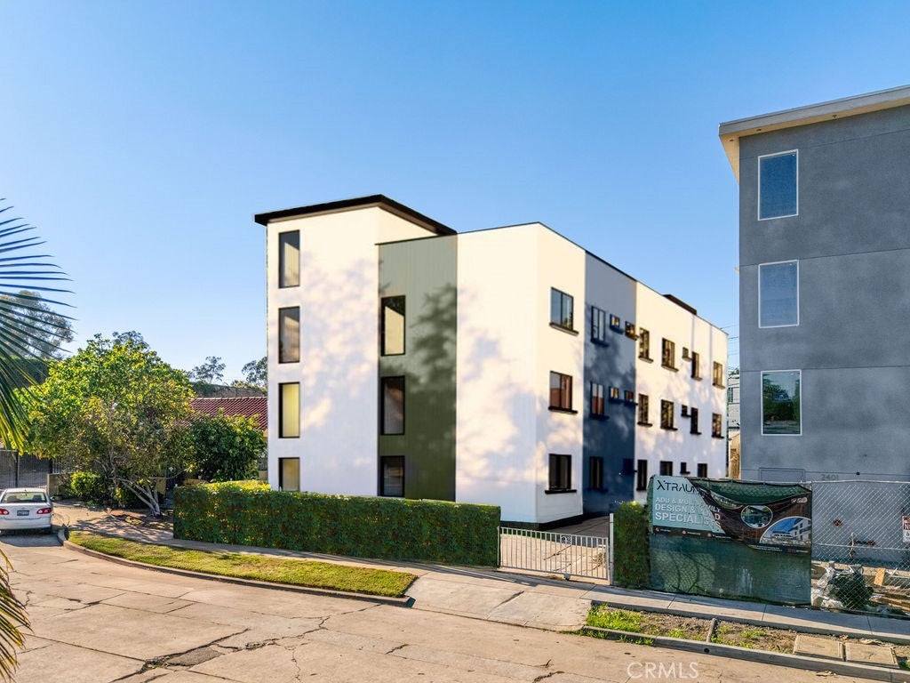 Los Angeles, California, 90016, United States, 3 Bedrooms Bedrooms, ,2 BathroomsBathrooms,Residential,For Sale,2005249