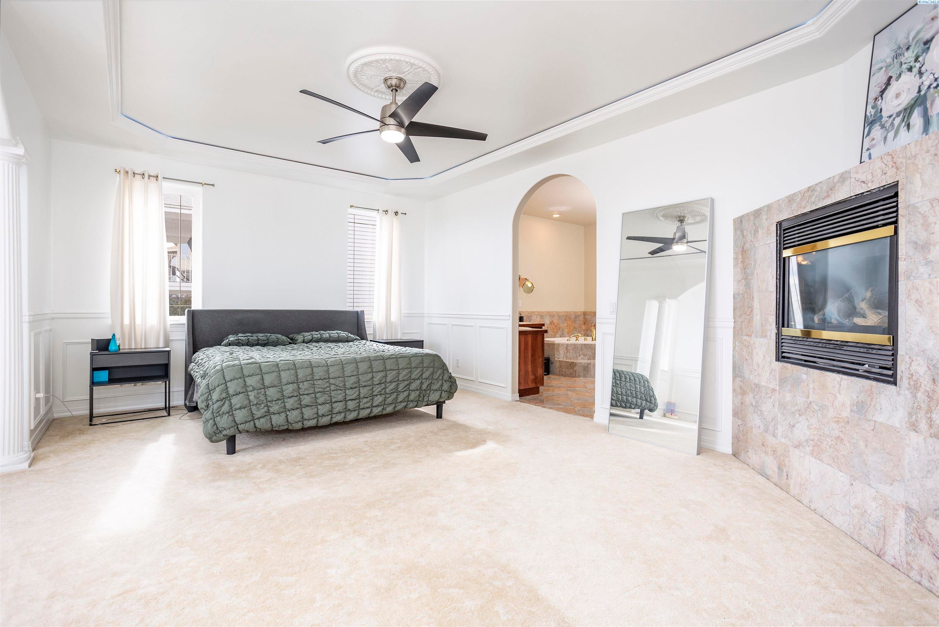 Richland, Washington, 99352, United States, 4 Bedrooms Bedrooms, ,4 BathroomsBathrooms,Residential,For Sale,1977070