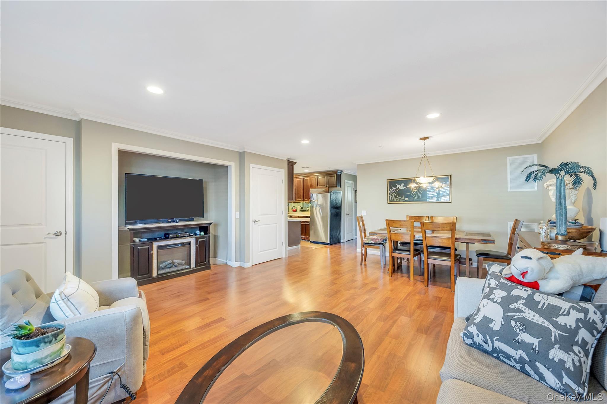 Central Islip, New York, 11722, United States, 2 Bedrooms Bedrooms, ,2 BathroomsBathrooms,Residential,For Sale,1991453