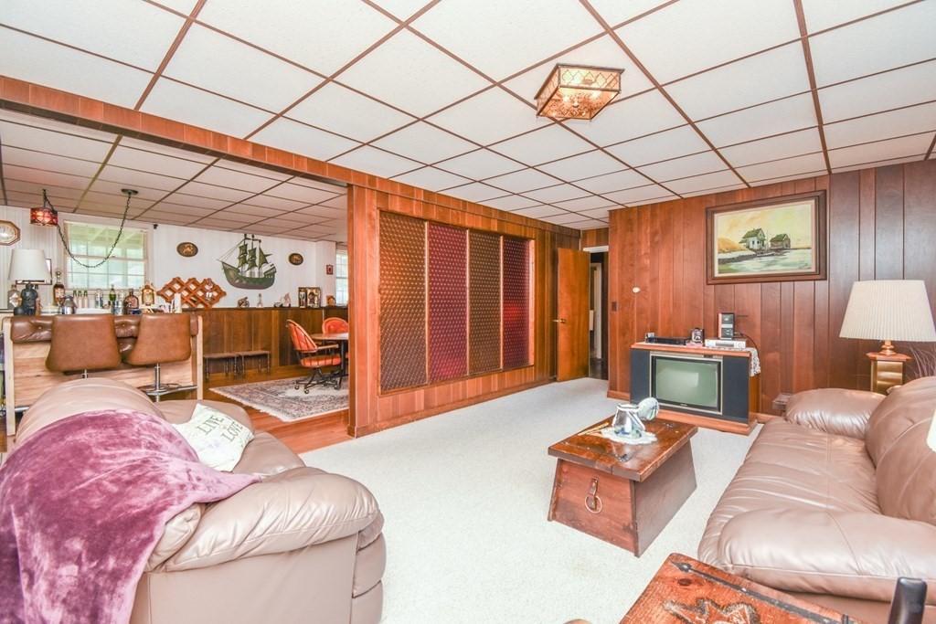 Nahant, Massachusetts, 01908, United States, 4 Bedrooms Bedrooms, ,3 BathroomsBathrooms,Residential,For Sale,1943119