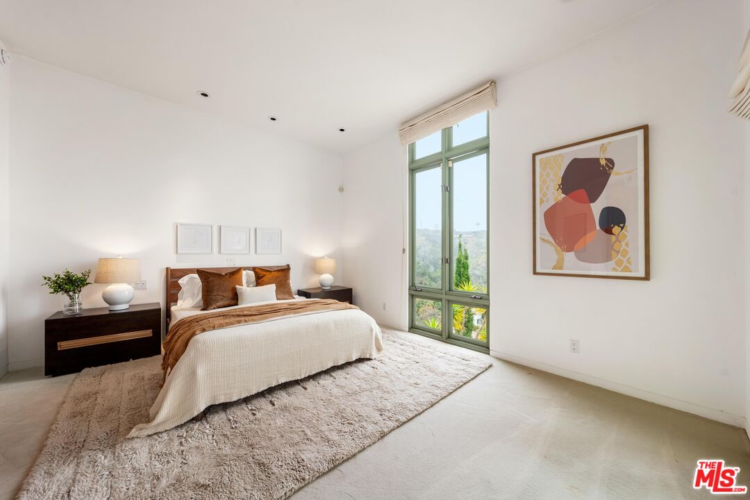 Pacific Palisades, California, 90272, United States, 4 Bedrooms Bedrooms, ,2 BathroomsBathrooms,Residential,For Sale,1770890