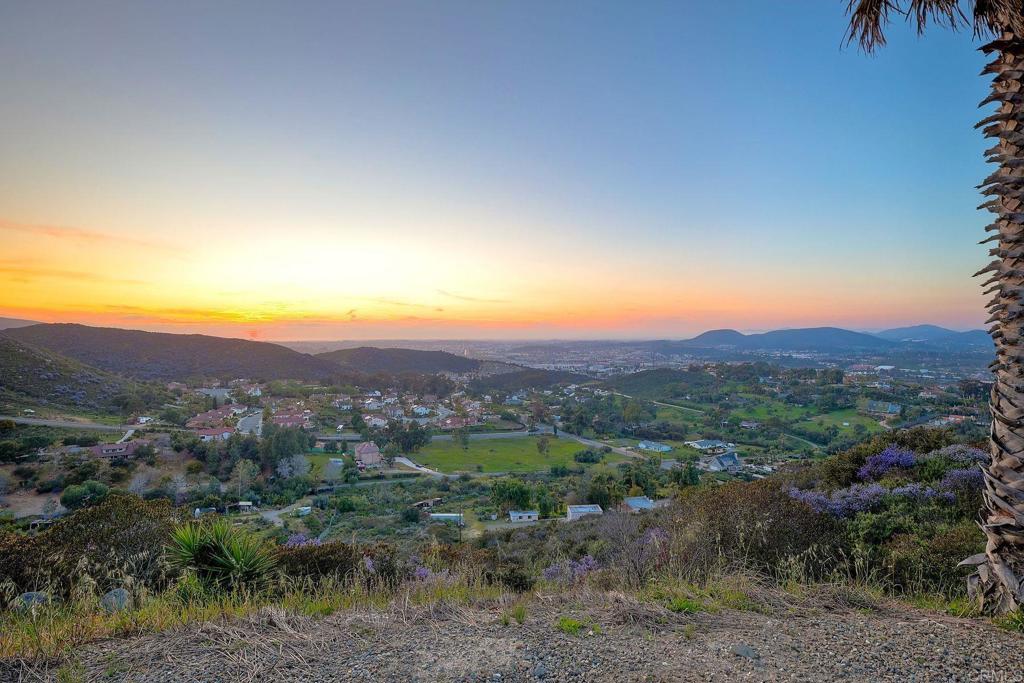 576 Camino De La Cima, San Marcos, California, 92078, United States, 5 Bedrooms Bedrooms, ,4 BathroomsBathrooms,Residential,For Sale,576 Camino De La Cima,1622114
