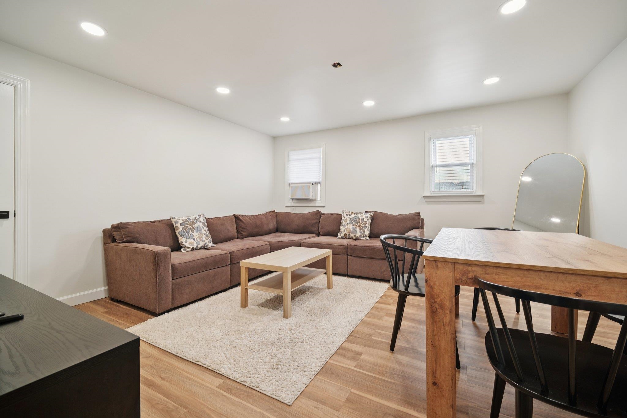 South Hackensack, New Jersey, 07606, United States, 4 Bedrooms Bedrooms, ,2 BathroomsBathrooms,Residential,For Sale,1978982