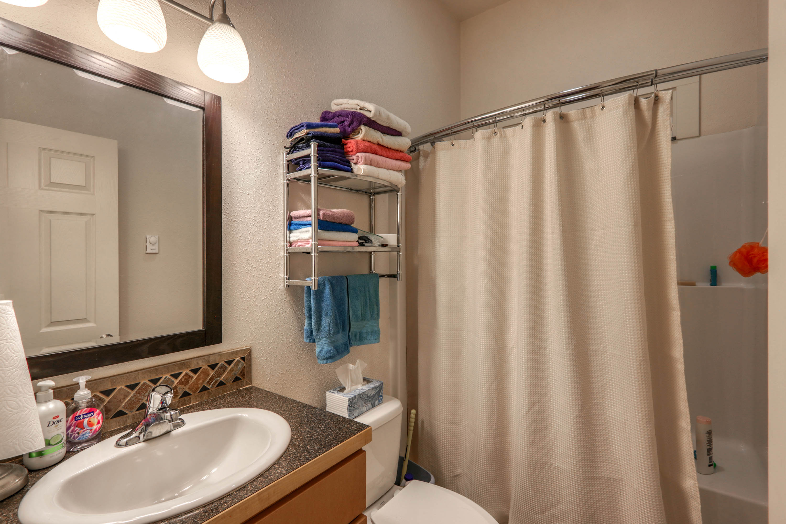 Hope, Idaho, 83836, United States, 2 Bedrooms Bedrooms, ,1 BathroomBathrooms,Residential,For Sale,1904482