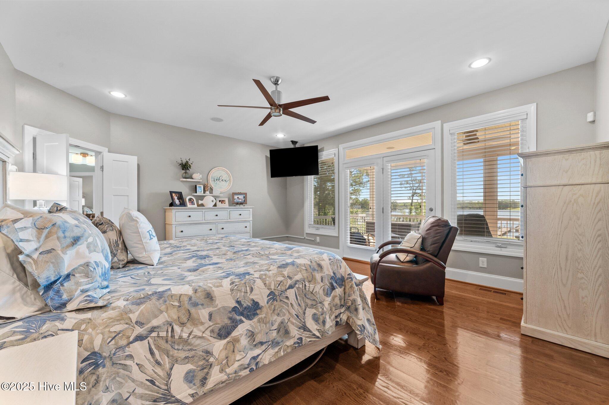 Chocowinity, North Carolina, 27817, United States, 4 Bedrooms Bedrooms, ,5 BathroomsBathrooms,Residential,For Sale,1827727