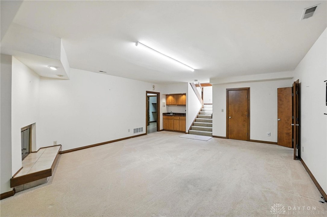 Sugarcreek Twp, Ohio, 45440, United States, 4 Bedrooms Bedrooms, ,5 BathroomsBathrooms,Residential,For Sale,1902150
