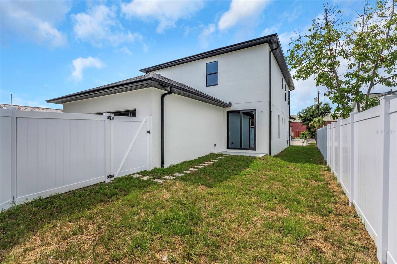 TAMPA, Florida, 33607, United States, 5 Bedrooms Bedrooms, ,3 BathroomsBathrooms,Residential,For Sale,1976051