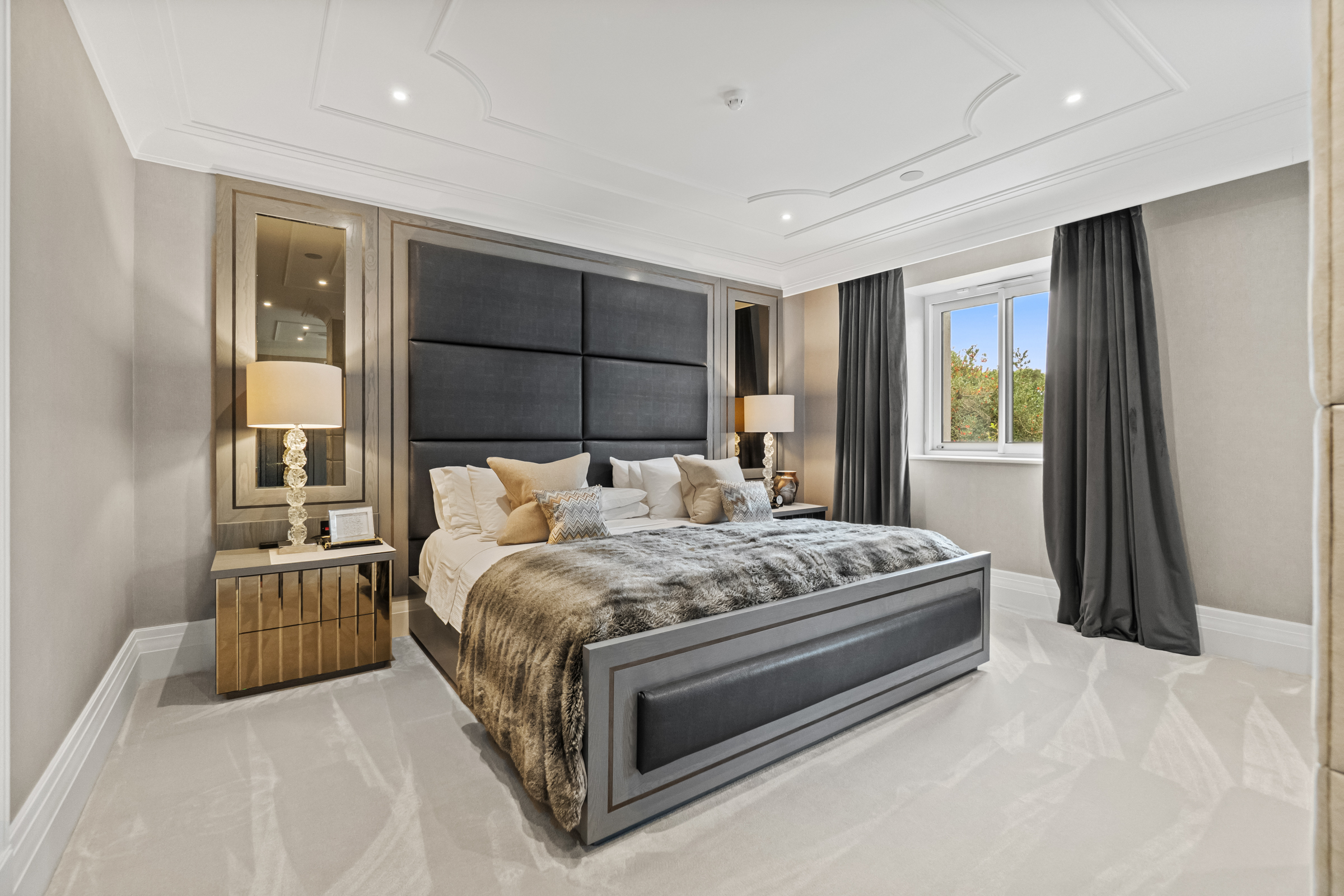  A seven-bedroom Cobham home with a swimming pool and landscaped gardens - 物件實景