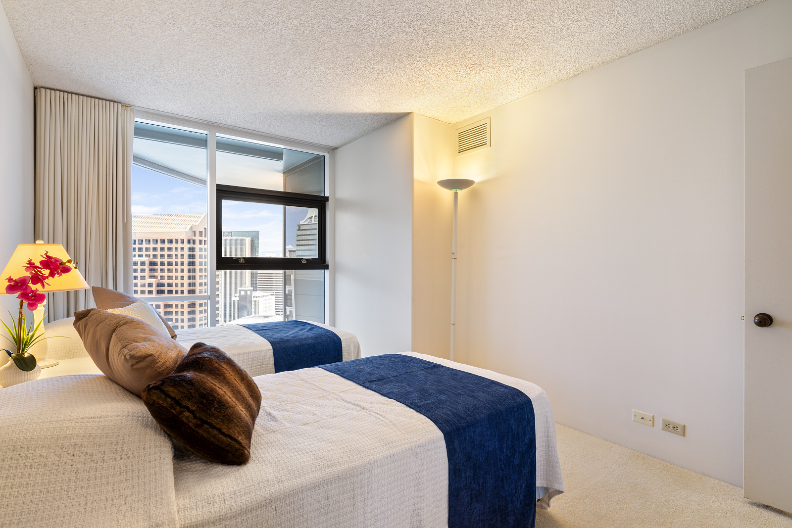 Honolulu, Hawaii, 96817, United States, 2 Bedrooms Bedrooms, ,2 BathroomsBathrooms,Residential,For Sale,1921275