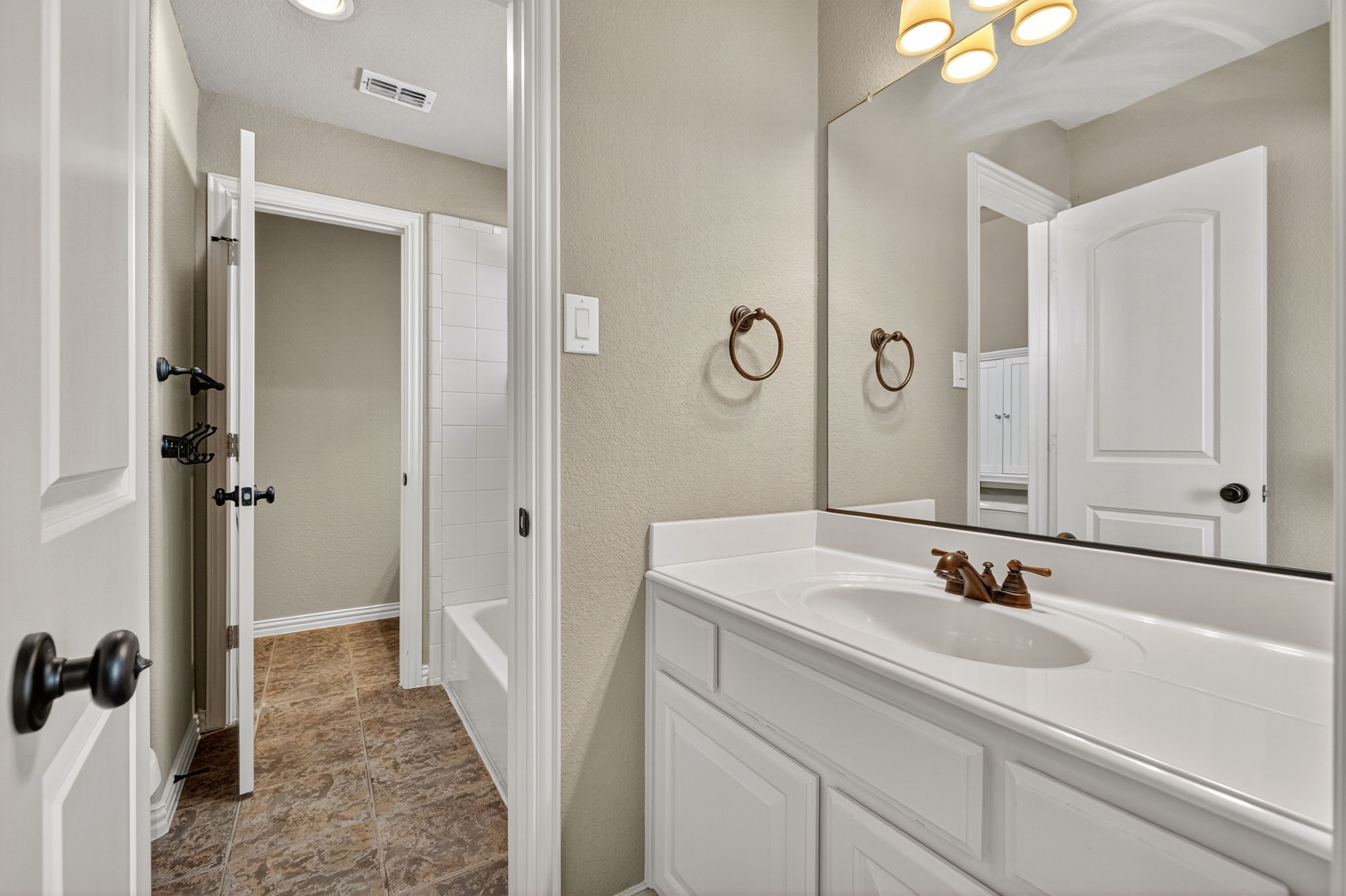 Frisco, Texas, 75033, United States, 4 Bedrooms Bedrooms, ,4 BathroomsBathrooms,Residential,For Sale,1949811