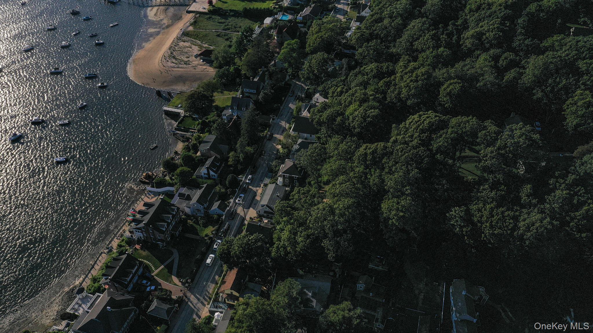 Northport, New York, 11768, United States, 3 Bedrooms Bedrooms, ,2 BathroomsBathrooms,Residential,For Sale,1925556