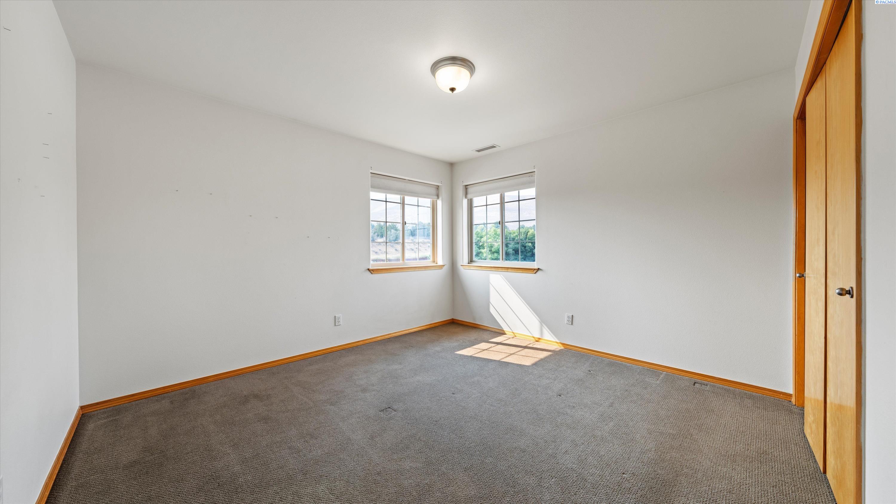 Richland, Washington, 99352, United States, 4 Bedrooms Bedrooms, ,3 BathroomsBathrooms,Residential,For Sale,1940830