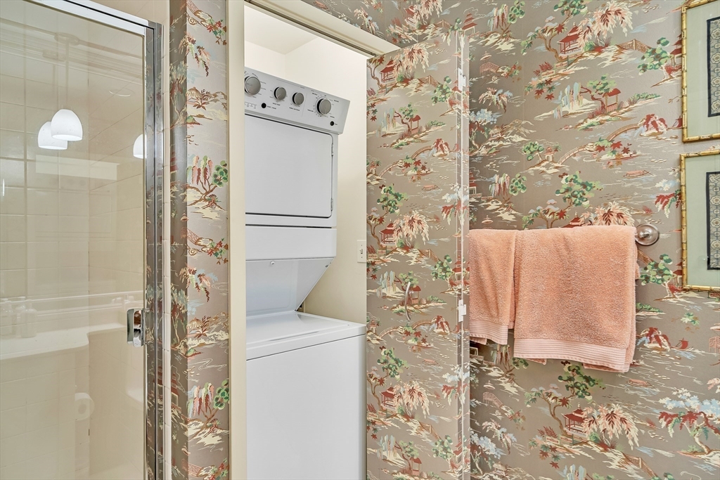 Cambridge, Massachusetts, 02141, United States, 2 Bedrooms Bedrooms, ,2 BathroomsBathrooms,Residential,For Sale,1913406