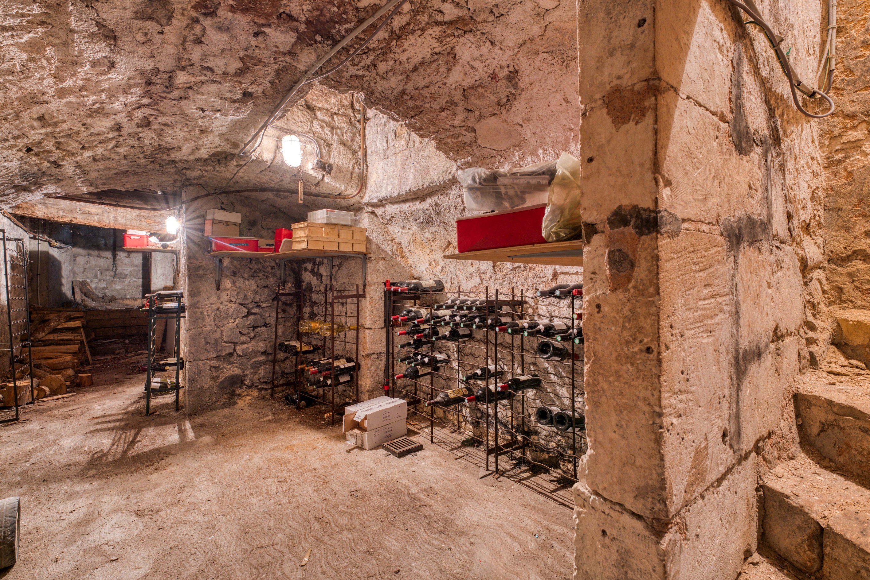  Character Apartment of 160 sqm with Private Patio and Rooftop Views - 物件實景