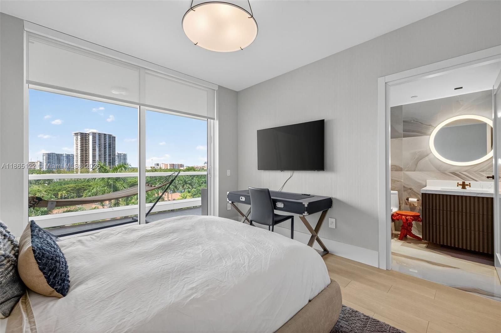 Aventura, Florida, 33160, United States, 3 Bedrooms Bedrooms, ,4 BathroomsBathrooms,Residential,For Sale,1942054