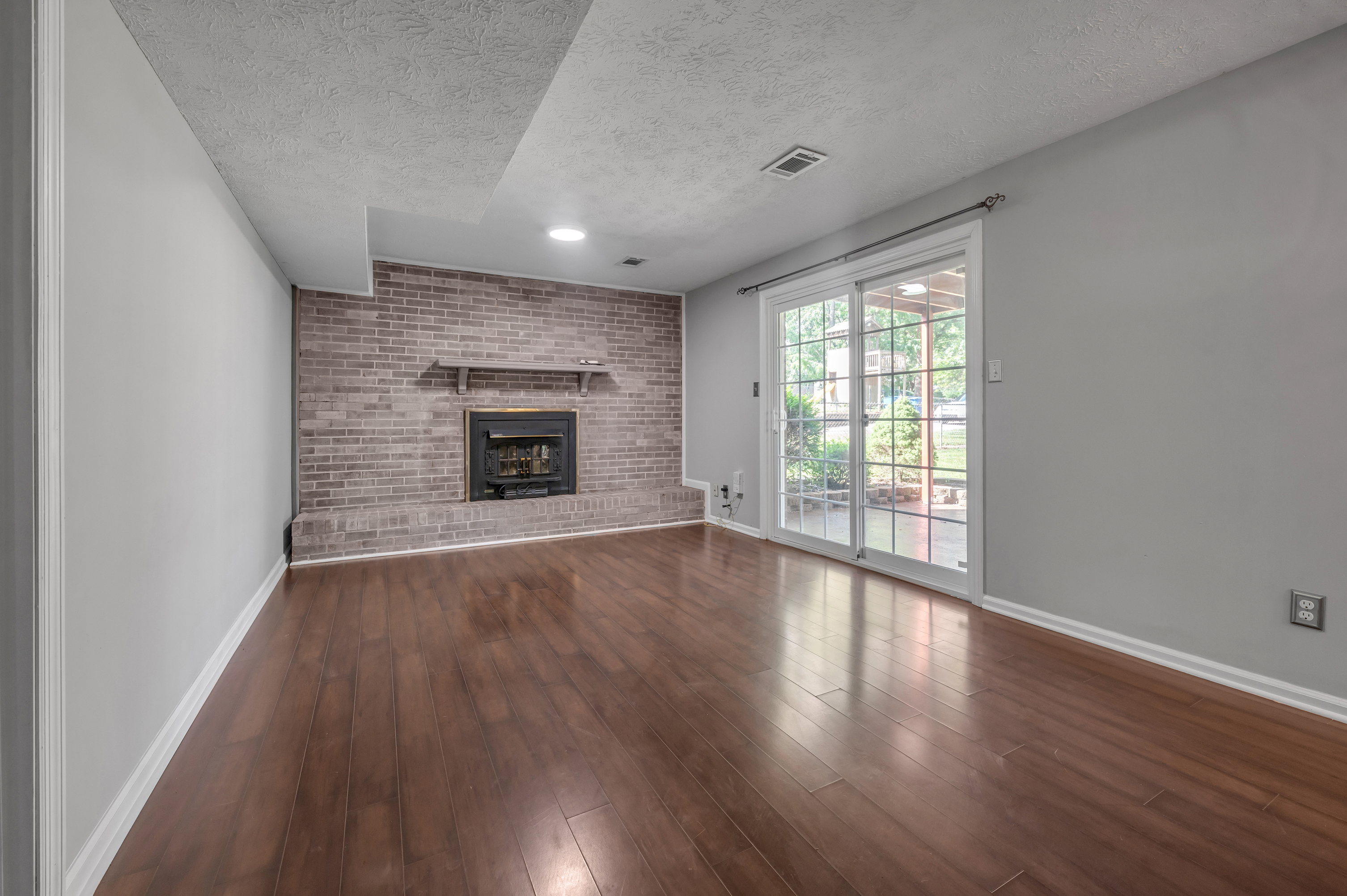  568 Merrimac Drive - 物件實景