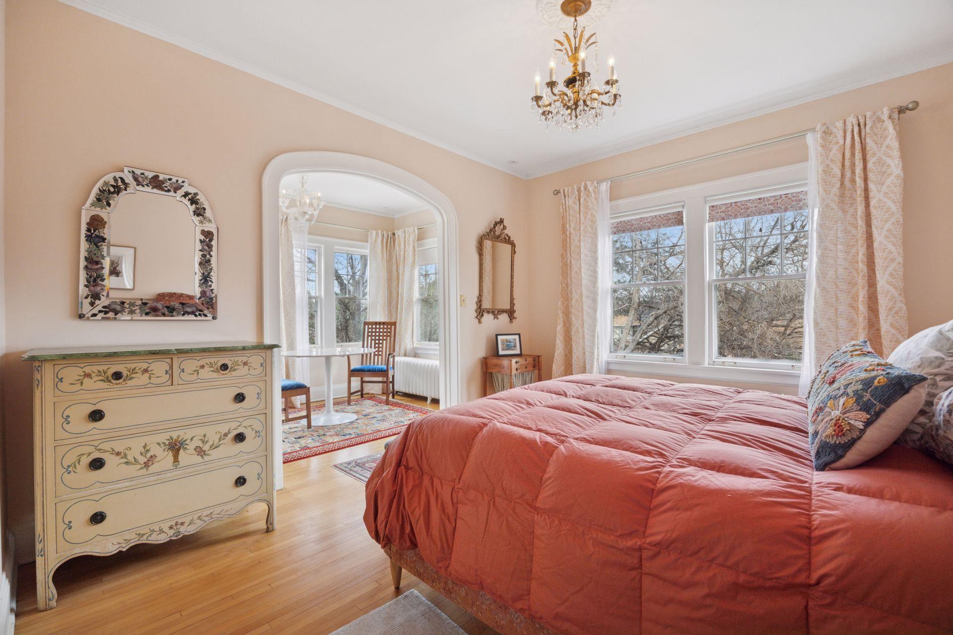 Saint Paul, Minnesota, 55105, United States, 5 Bedrooms Bedrooms, ,3 BathroomsBathrooms,Residential,For Sale,1767572