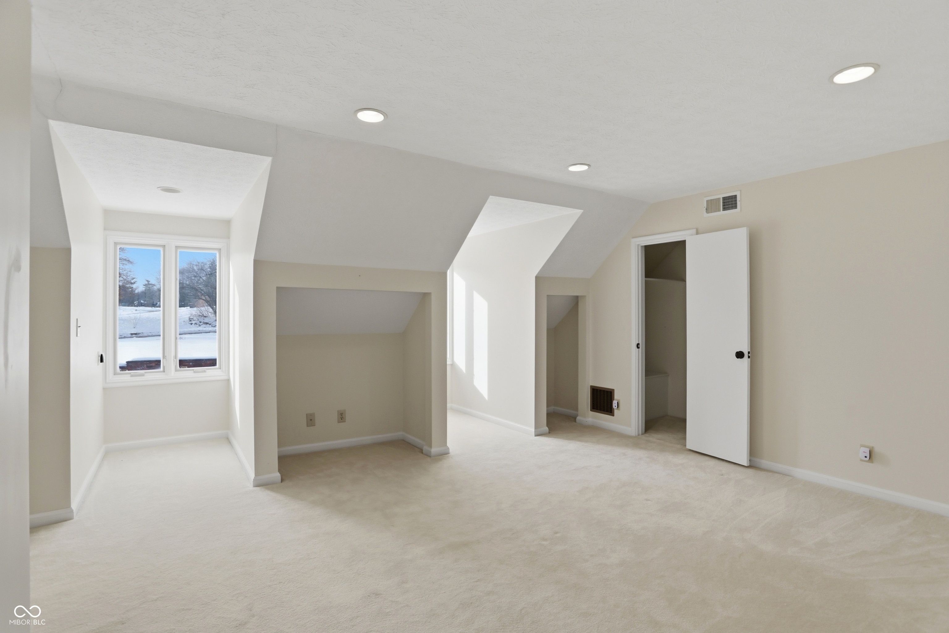 Indianapolis, Indiana, 46256, United States, 6 Bedrooms Bedrooms, ,10 BathroomsBathrooms,Residential,For Sale,2016946