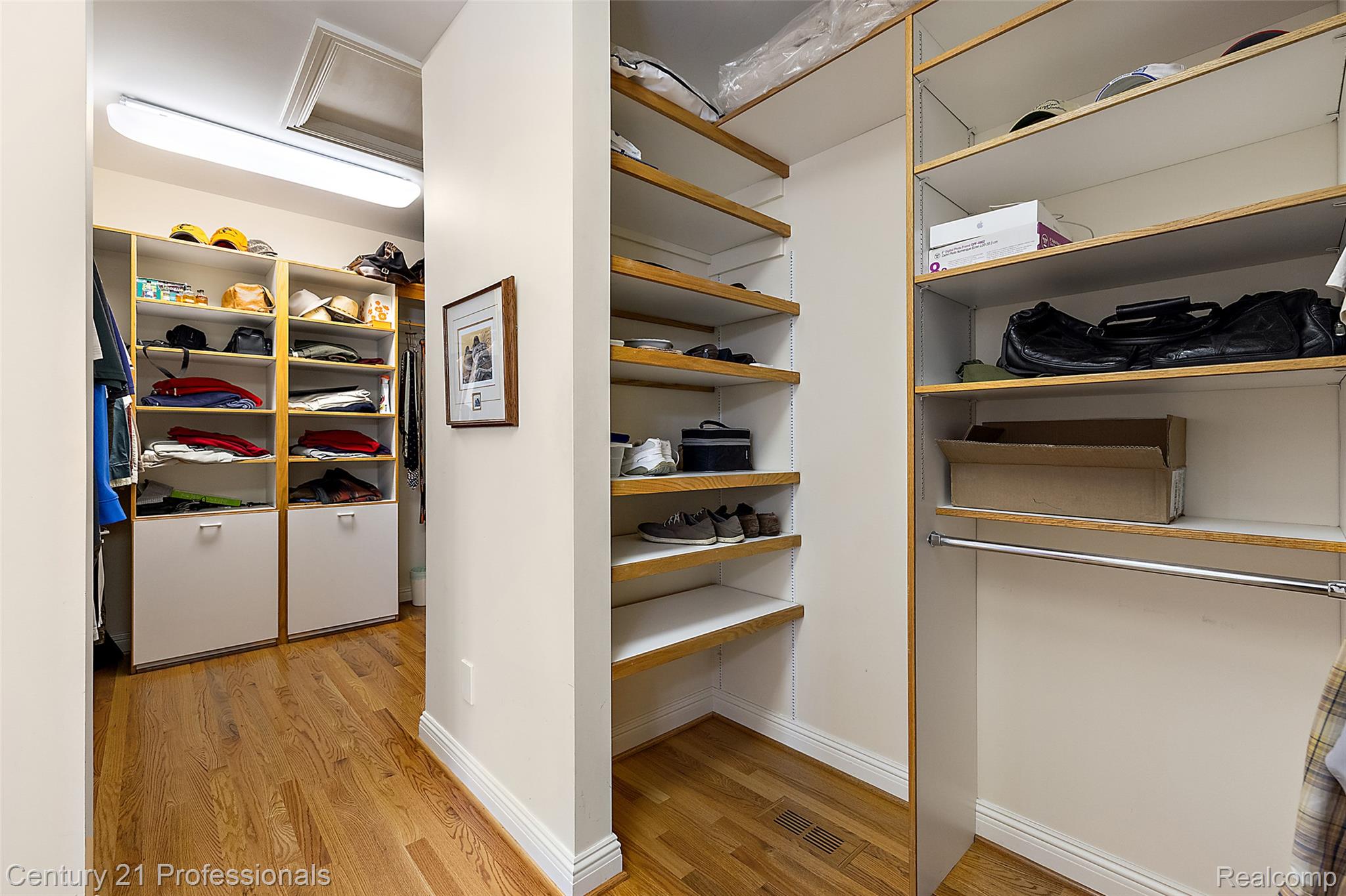 GrandBlanc, Michigan, 48439, United States, 4 Bedrooms Bedrooms, ,5 BathroomsBathrooms,Residential,For Sale,1980457