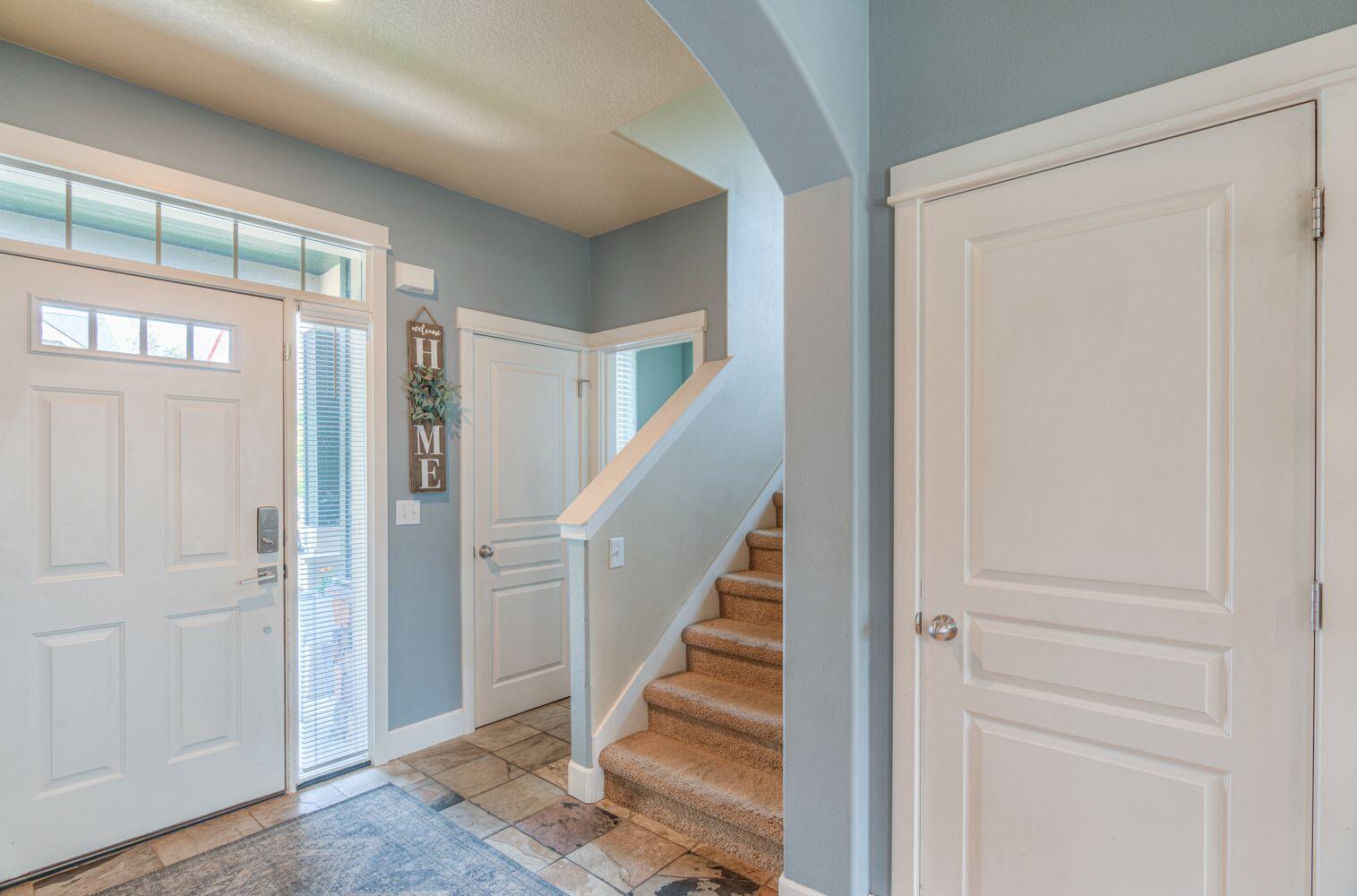 Redmond, Oregon, 97756, United States, 4 Bedrooms Bedrooms, ,3 BathroomsBathrooms,Residential,For Sale,1898439