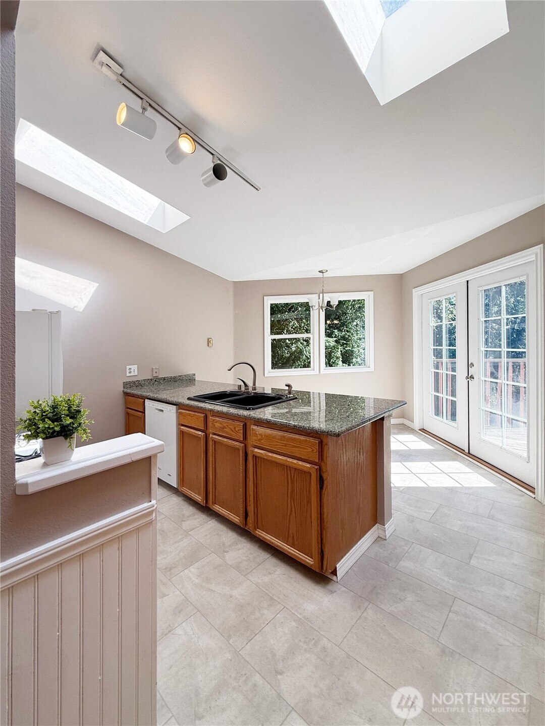 Everett, Washington, 98208, United States, 4 Bedrooms Bedrooms, ,3 BathroomsBathrooms,Residential,For Sale,1920302