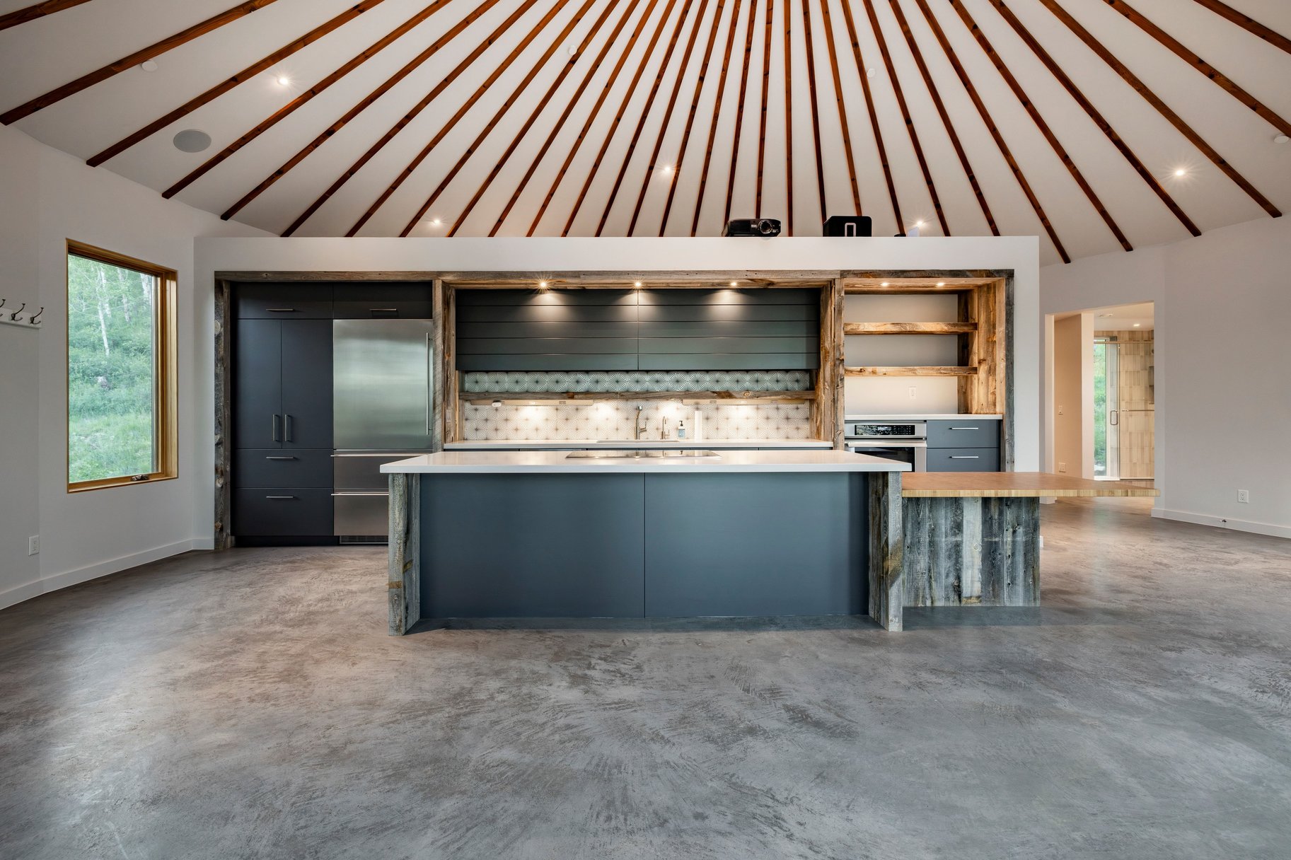  One of a Kind Mountain Retreat on Nearly 12 Acres with Panoramic Ski Resort View - 物件實景