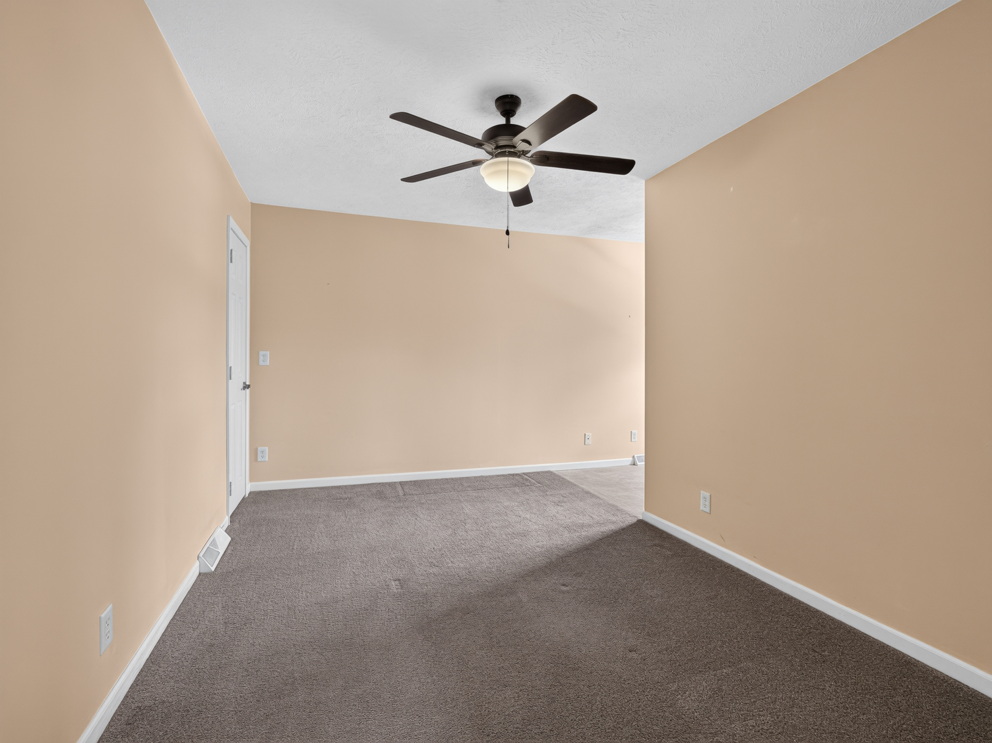  Spacious Channel-Front Home Off Lake Wawasee - 物件實景