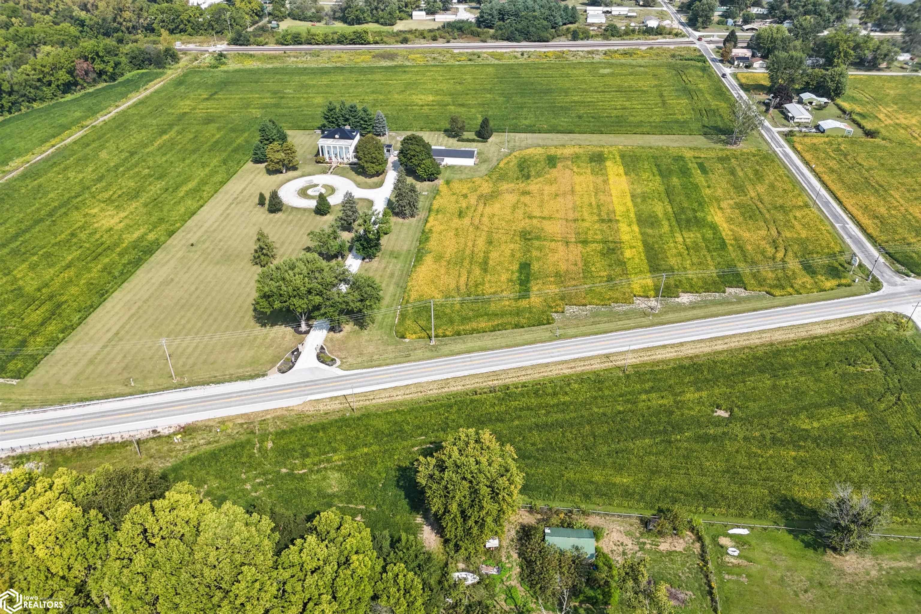 Dallas City, Illinois, 62330, United States, 8 Bedrooms Bedrooms, ,7 BathroomsBathrooms,Residential,For Sale,1980104