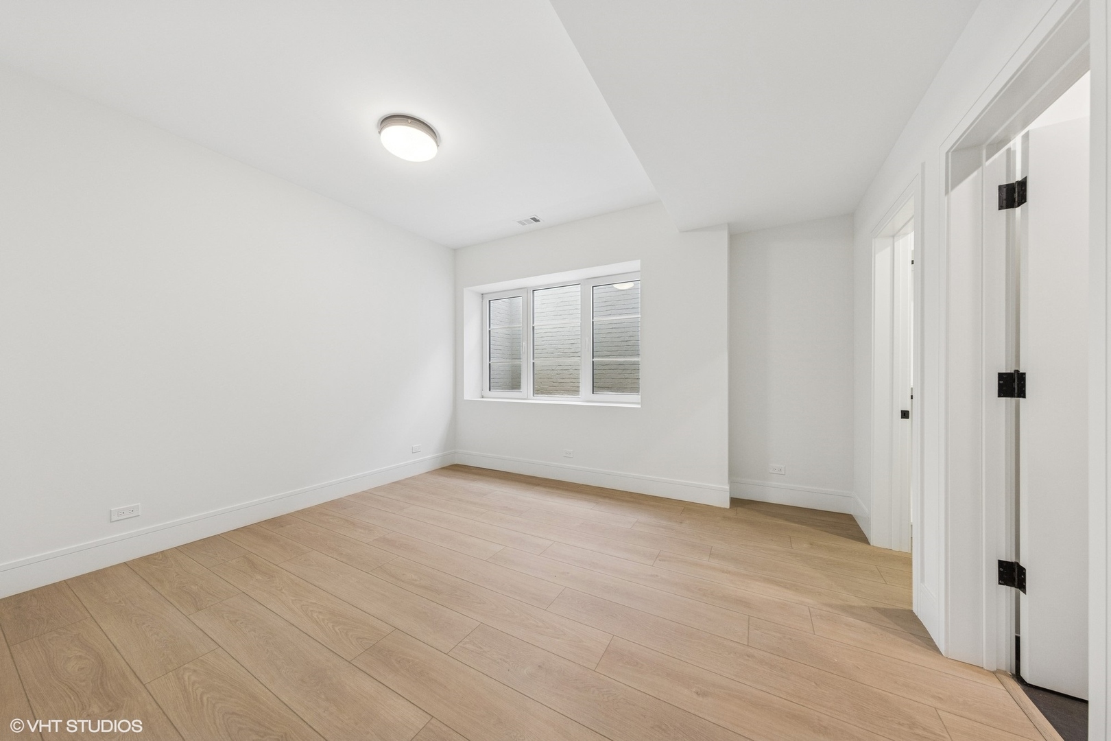 Hinsdale, Illinois, 60521, United States, 5 Bedrooms Bedrooms, ,6 BathroomsBathrooms,Residential,For Sale,1826886