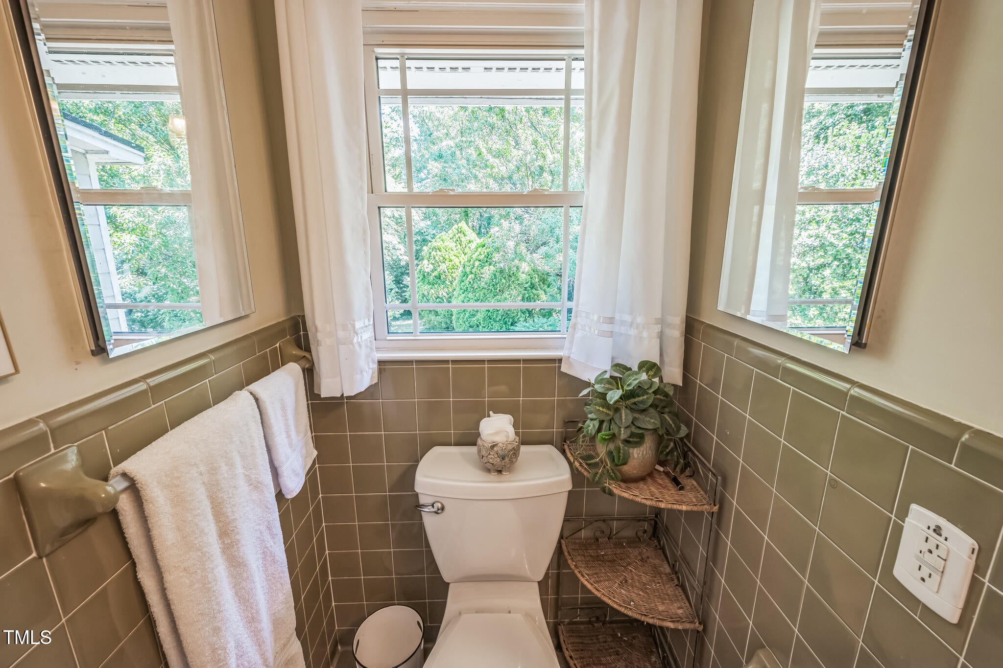 Raleigh, North Carolina, 27609, United States, 3 Bedrooms Bedrooms, ,2 BathroomsBathrooms,Residential,For Sale,1826657