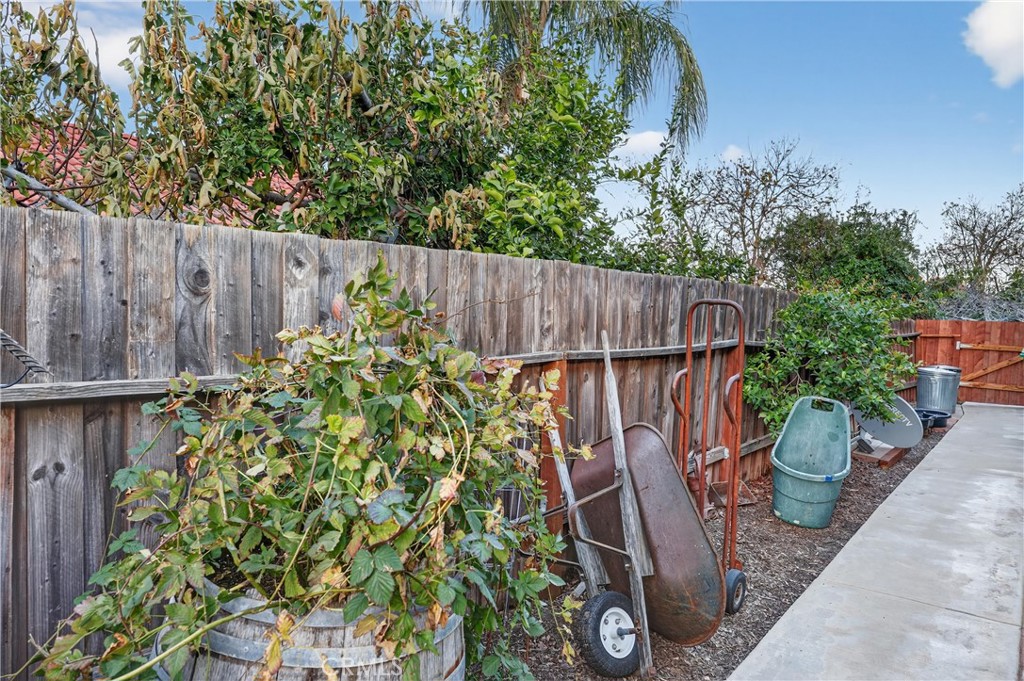 Corona, California, 92883, United States, 4 Bedrooms Bedrooms, ,2 BathroomsBathrooms,Residential,For Sale,2009090