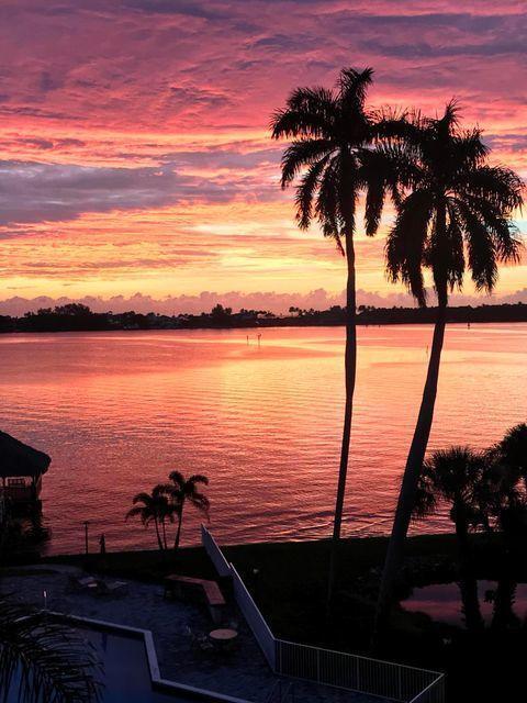 Hypoluxo, Florida, 33462, United States, 2 Bedrooms Bedrooms, ,2 BathroomsBathrooms,Residential,For Sale,1736314
