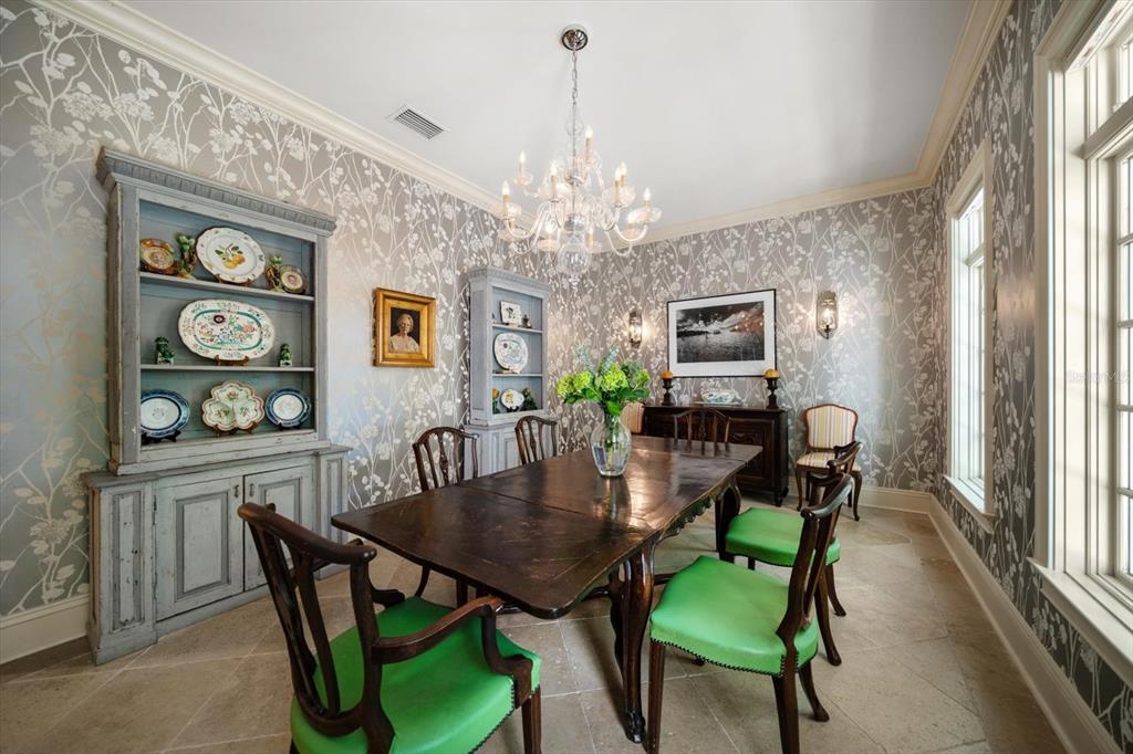 Tampa, Florida, 33606, United States, 5 Bedrooms Bedrooms, ,4 BathroomsBathrooms,Residential,For Sale,1827015