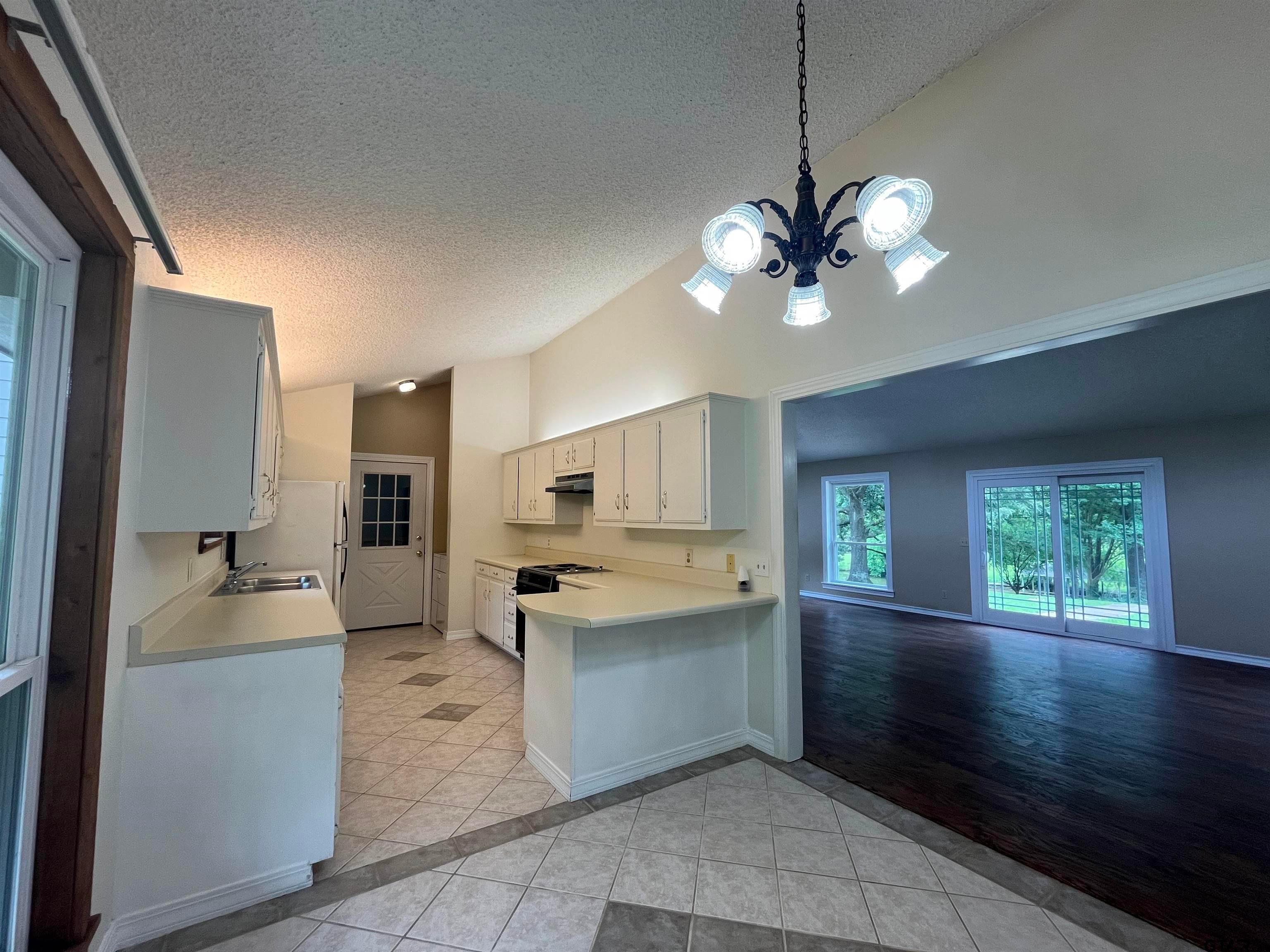 Pittsburg, Texas, 75686, United States, 3 Bedrooms Bedrooms, ,2 BathroomsBathrooms,Residential,For Sale,1848749
