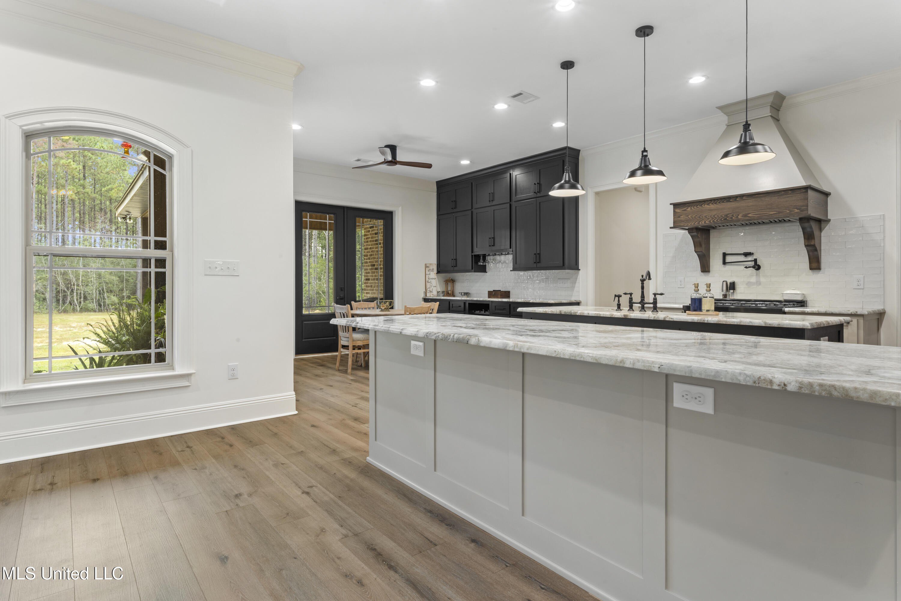 Gulfport, Mississippi, 39503, United States, 5 Bedrooms Bedrooms, ,5 BathroomsBathrooms,Residential,For Sale,1974357