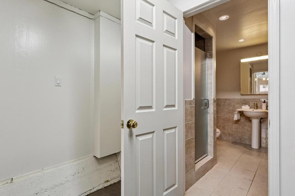 Daly City, California, 94014, United States, 3 Bedrooms Bedrooms, ,2 BathroomsBathrooms,Residential,For Sale,2028412