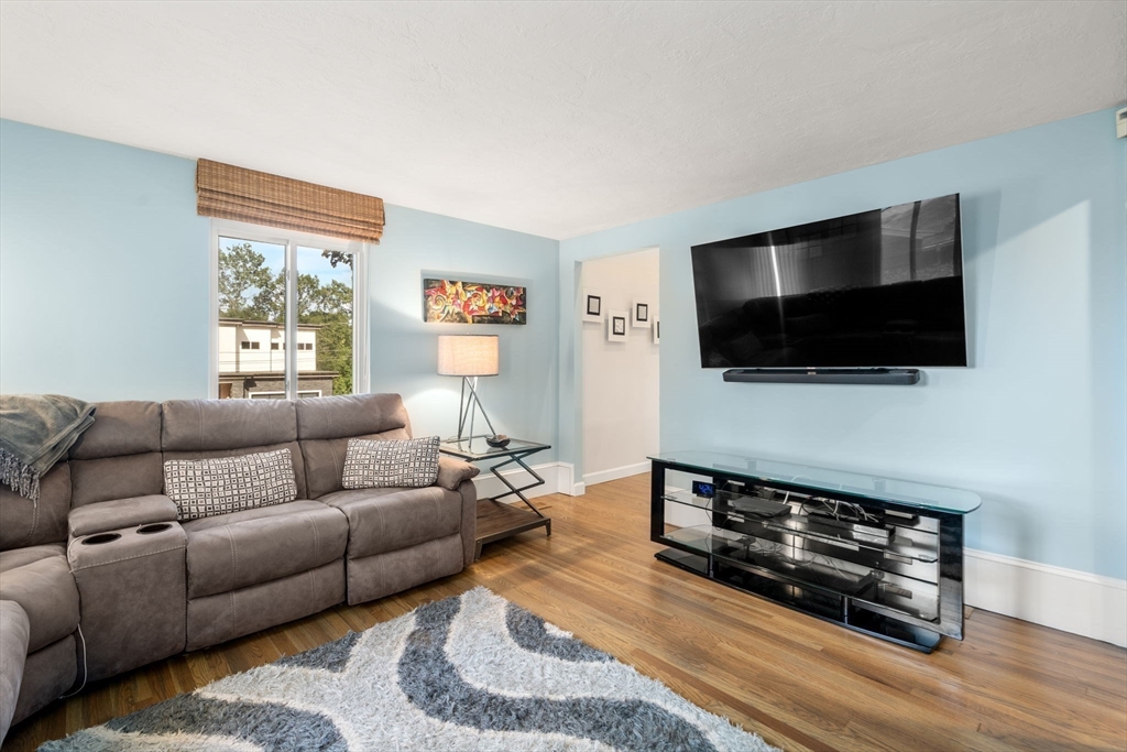 Newton, Massachusetts, 02459, United States, 5 Bedrooms Bedrooms, ,4 BathroomsBathrooms,Residential,For Sale,1939309