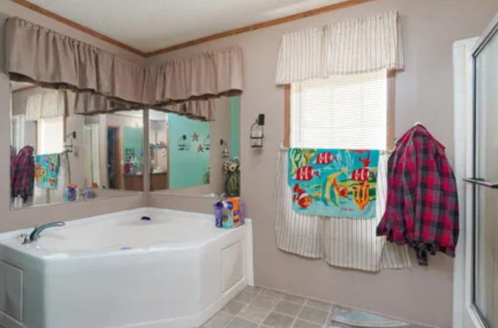 Aurora, Missouri, 65605, United States, 4 Bedrooms Bedrooms, ,2 BathroomsBathrooms,Residential,For Sale,1943592