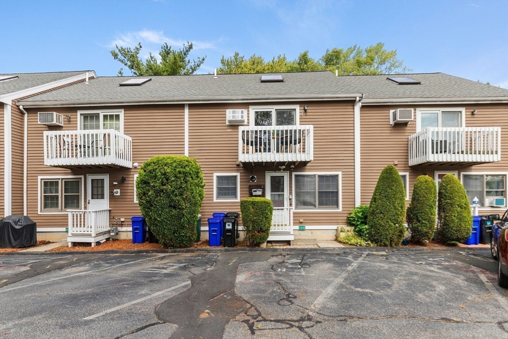 Malden, Massachusetts, 02148, United States, 2 Bedrooms Bedrooms, ,2 BathroomsBathrooms,Residential,For Sale,1993840