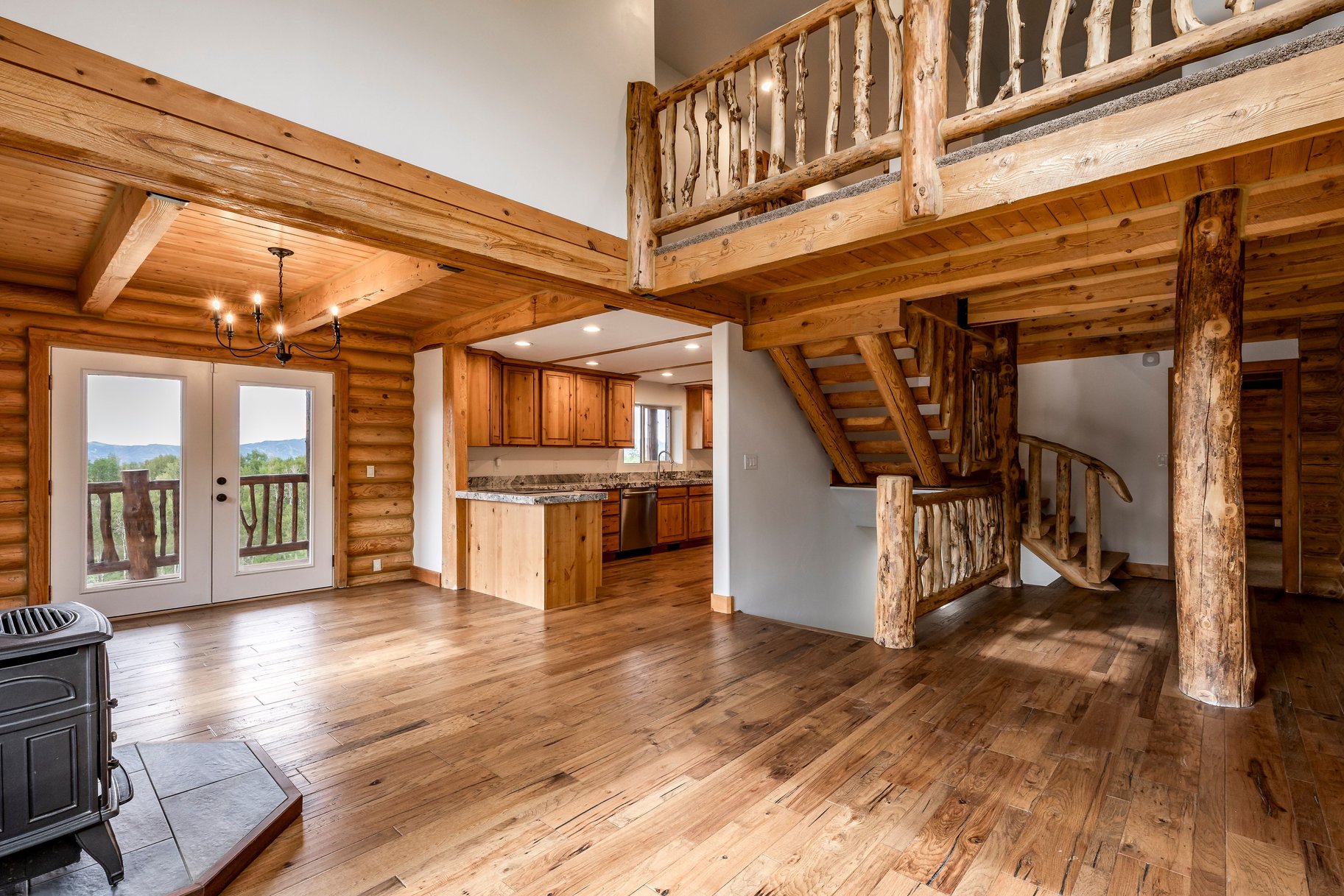  Large Cabin on 1.1 Acres with Scenic Mountain Views - 物件實景