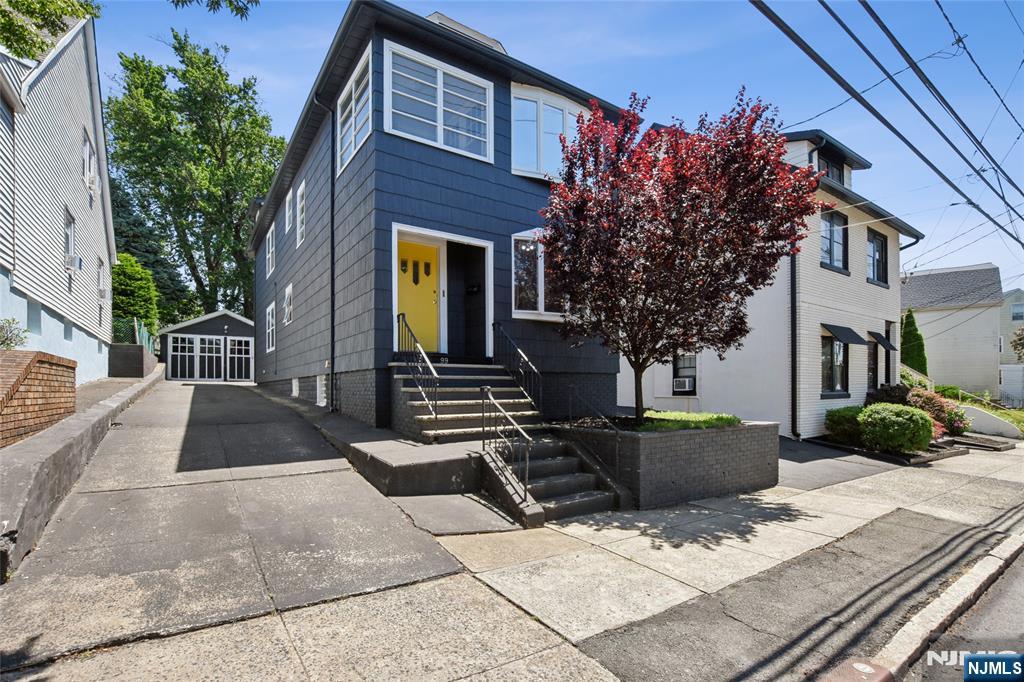Bloomfield, New Jersey, 07003, United States, 4 Bedrooms Bedrooms, ,2 BathroomsBathrooms,Residential,For Sale,1897617