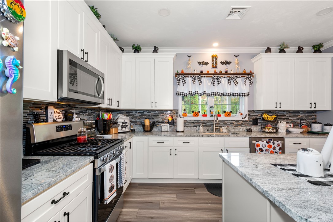 Burrillville, Rhode Island, 02858, United States, 3 Bedrooms Bedrooms, ,2 BathroomsBathrooms,Residential,For Sale,1991043