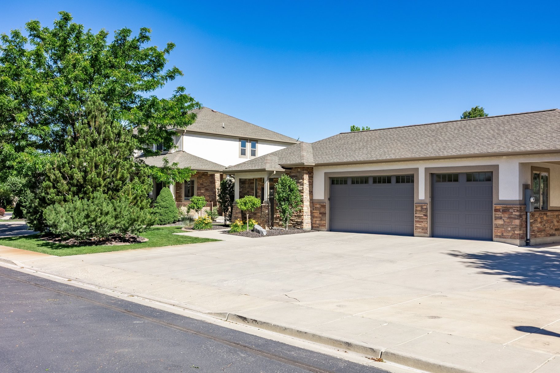  Newly Updated Home with Pool, Lazy River & Detached Garage - 物件實景