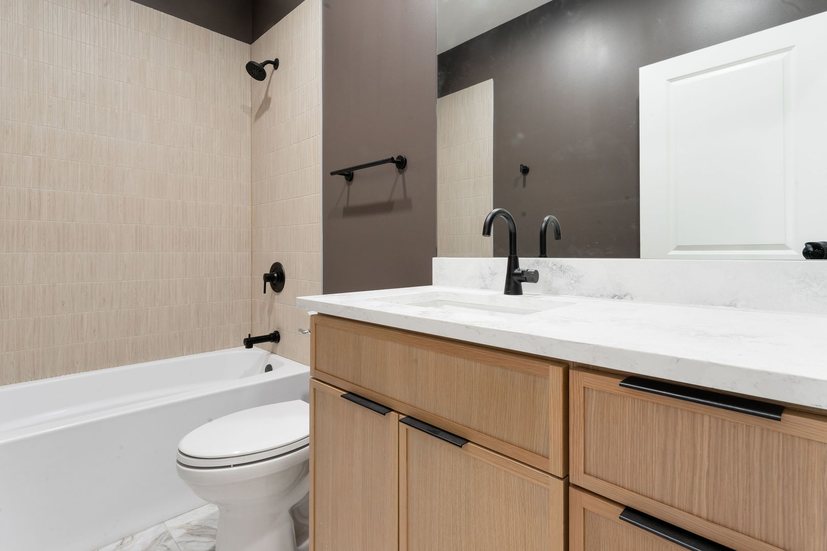 Chicago, Illinois, 60637, United States, 6 Bedrooms Bedrooms, ,Residential,For Sale,1938813