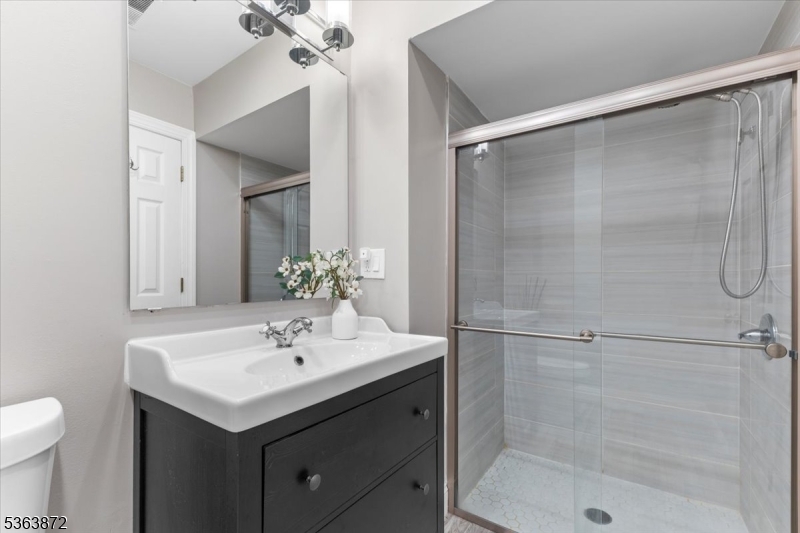 Berkeley Heights, New Jersey, 07922, United States, 4 Bedrooms Bedrooms, ,3 BathroomsBathrooms,Residential,For Sale,1931712